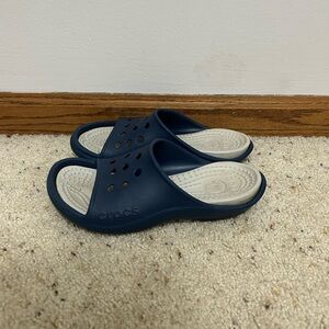 Women's size 6 navy croc sandals